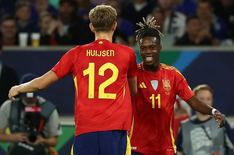 بعد إلغاء مواجهة مصر.. إسبانيا تتفاوض لمواجهة صربيا وديا 